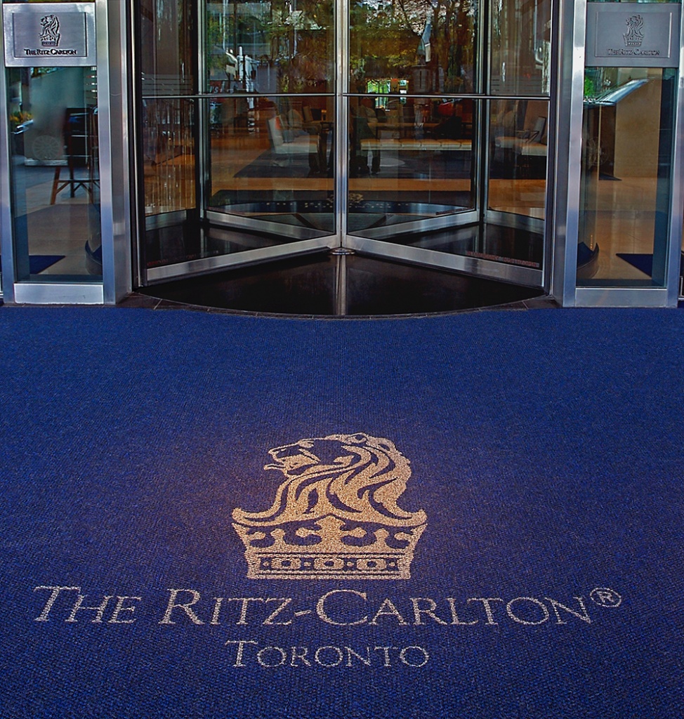 Изготовление входных ковров с логотипом из материала SuperNop