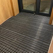 Алюминиевые решетки с грязезащитными вставками Status