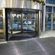 Установка грязезащитных покрытий Аэропорт Домодедово, Москва, январь 2011 гг.